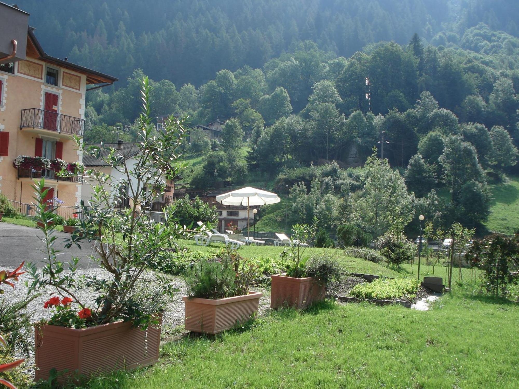 Hotel Pedretti Branzi Bagian luar foto